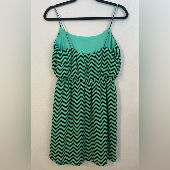 Miami Chevron Pattern Mini-Dress Medium - Picture 3 of 3
